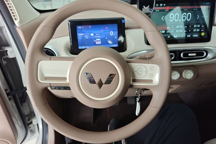 Used Wuling Hongguang MINIEV 2025 Four-Door Version Advanced Edition Steering Wheel