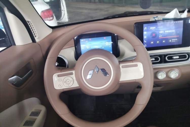 Used Wuling Hongguang MINIEV 2025 Four-Door Version Zhenxiang+ Edition Steering Wheel
