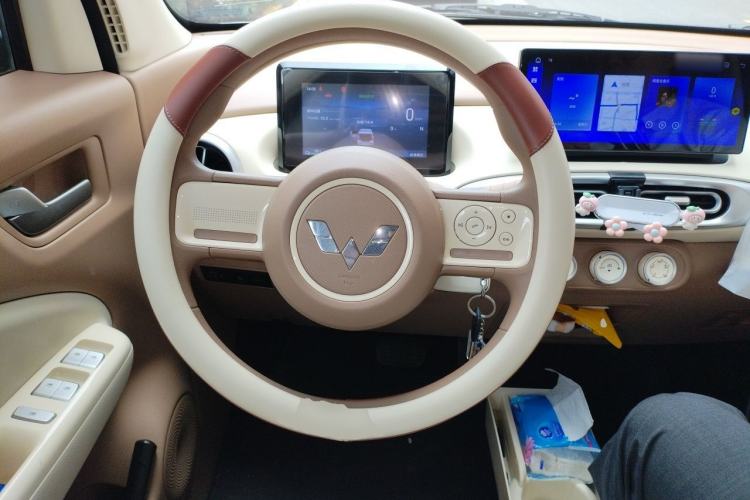 Used Wuling Hongguang MINIEV 2025 Four-Door Version Advanced Edition Steering Wheel