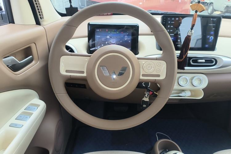 Used Wuling Hongguang MINIEV 2025 Four-Door Version Advanced Edition Steering Wheel