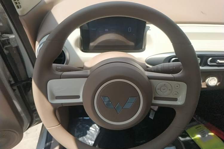 Used Wuling Hongguang MINIEV 2025 Four-Door Version Advanced Edition Steering Wheel