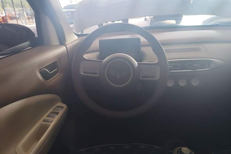 Used Wuling Hongguang MINIEV 2025 Four-Door Version Premium Edition Steering Wheel