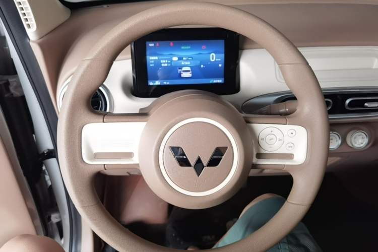 Used Wuling Hongguang MINIEV 2025 Four-Door Version Advanced Edition Steering Wheel