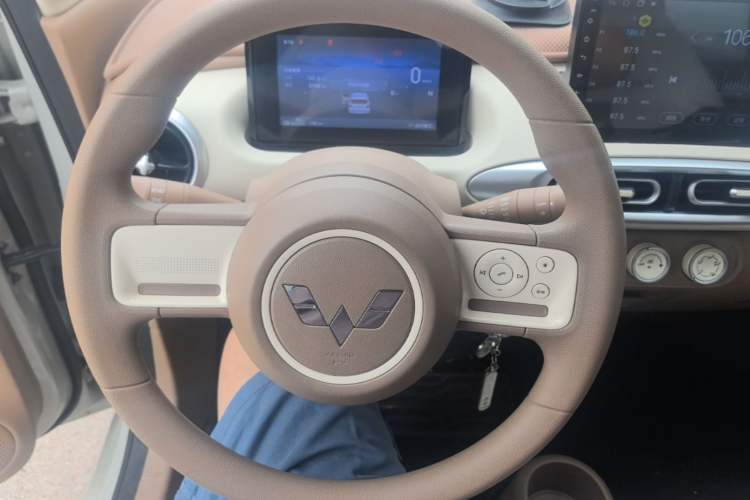 Used Wuling Hongguang MINIEV 2025 Four-Door Version Advanced Edition Steering Wheel