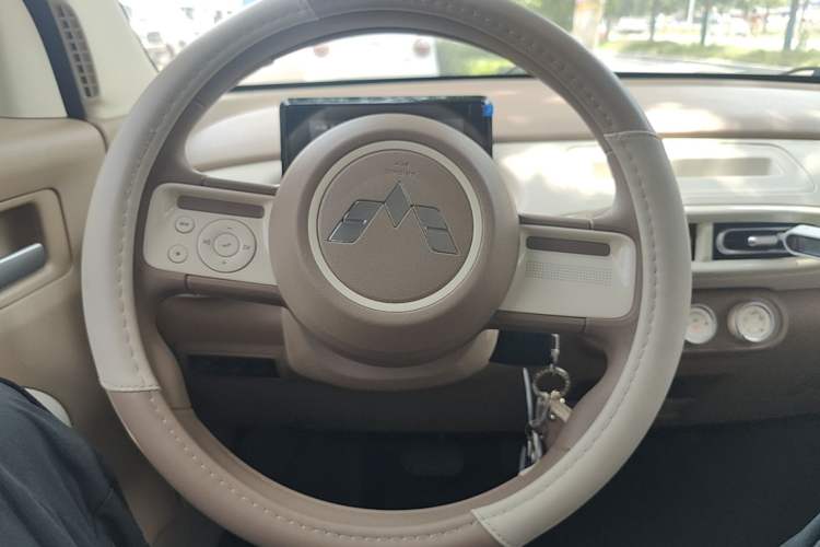 Used Wuling Hongguang MINIEV 2025 Four-Door Version Advanced Edition Steering Wheel
