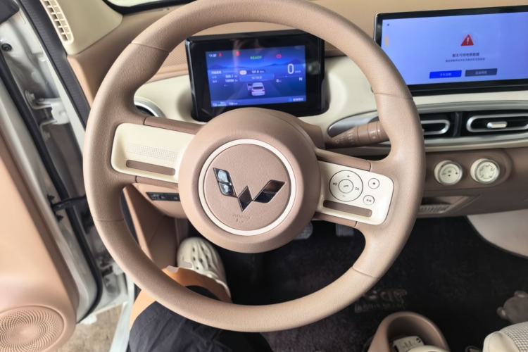 Used Wuling Hongguang MINIEV 2025 Four-Door Version Advanced Edition Steering Wheel