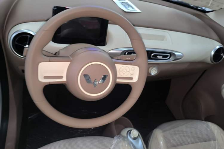 Used Wuling Hongguang MINIEV 2025 Four-Door Version Advanced Edition Steering Wheel