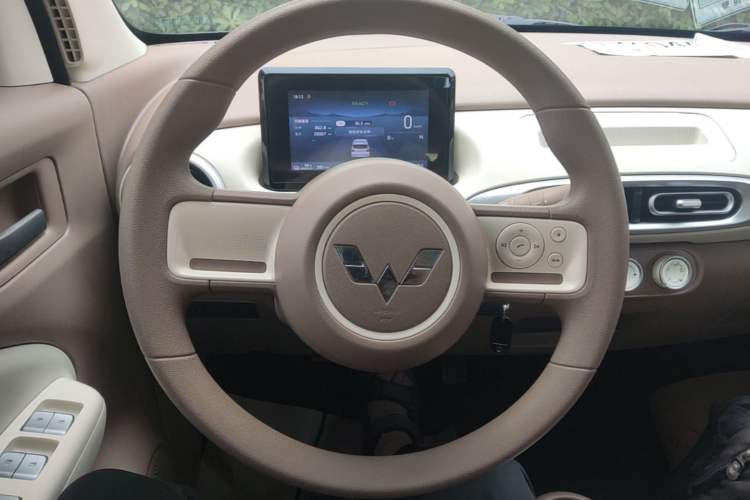 Used Wuling Hongguang MINIEV 2025 Four-Door Version Advanced Edition Steering Wheel