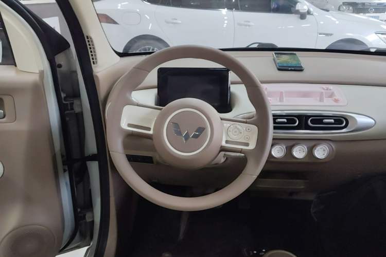 Used Wuling Hongguang MINIEV 2025 Four-Door Version Advanced Edition Steering Wheel