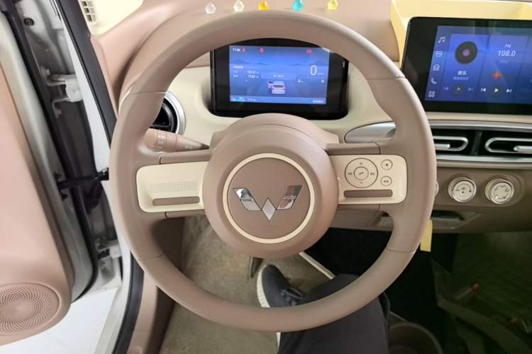 Used Wuling Hongguang MINIEV 2025 Four-Door Version Zhenxiang+ Edition Steering Wheel