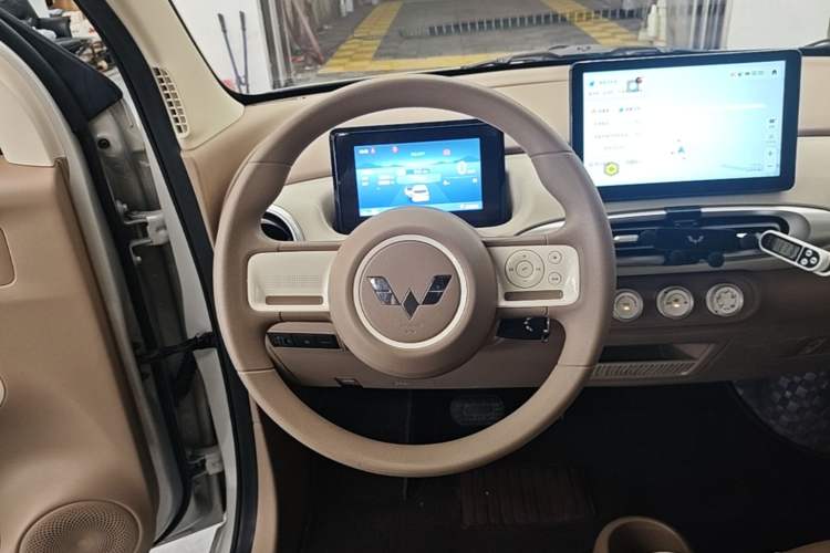 Used Wuling Hongguang MINIEV 2025 Four-Door Version Advanced Edition Steering Wheel