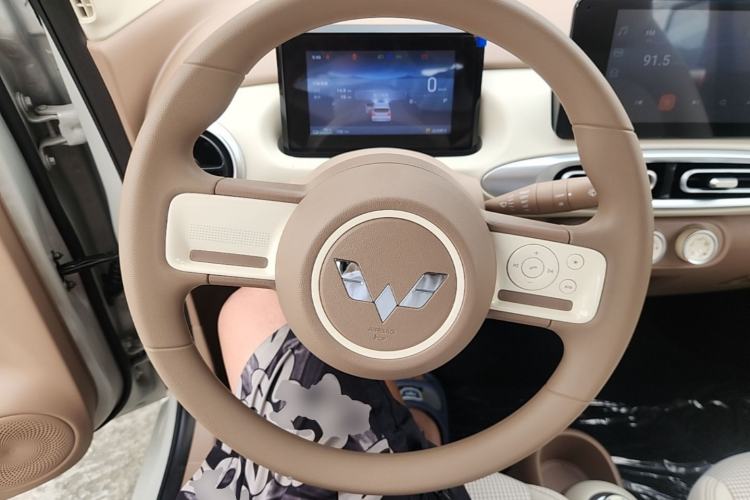 Used Wuling Hongguang MINIEV 2025 Four-Door Version Zhenxiang+ Edition Steering Wheel