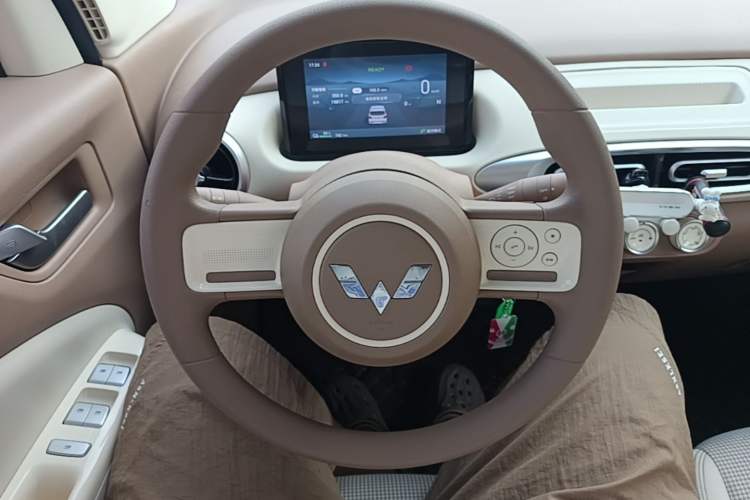 Used Wuling Hongguang MINIEV 2025 Four-Door Version Advanced Edition Steering Wheel