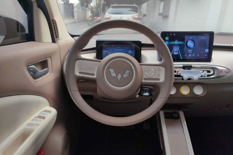 Used Wuling Hongguang MINIEV 2025 Four-Door Version Advanced Edition Steering Wheel