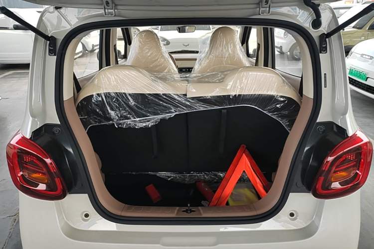 Used Wuling Hongguang MINIEV 2025 Four-Door Version Advanced Edition Trunk