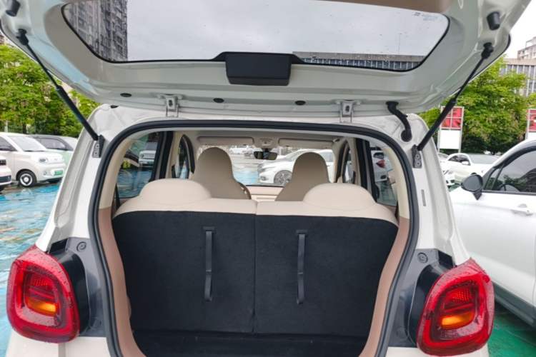 Used Wuling Hongguang MINIEV 2025 Four-Door Version Advanced Edition Trunk