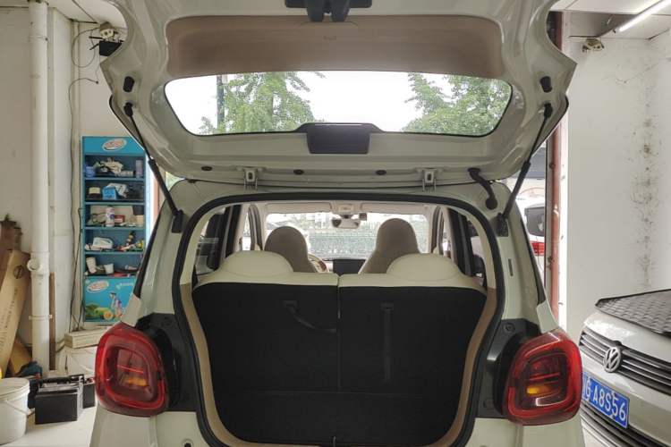 Used Wuling Hongguang MINIEV 2025 Four-Door Version Advanced Edition Trunk