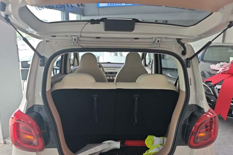 Used Wuling Hongguang MINIEV 2025 Four-Door Version Advanced Edition Trunk
