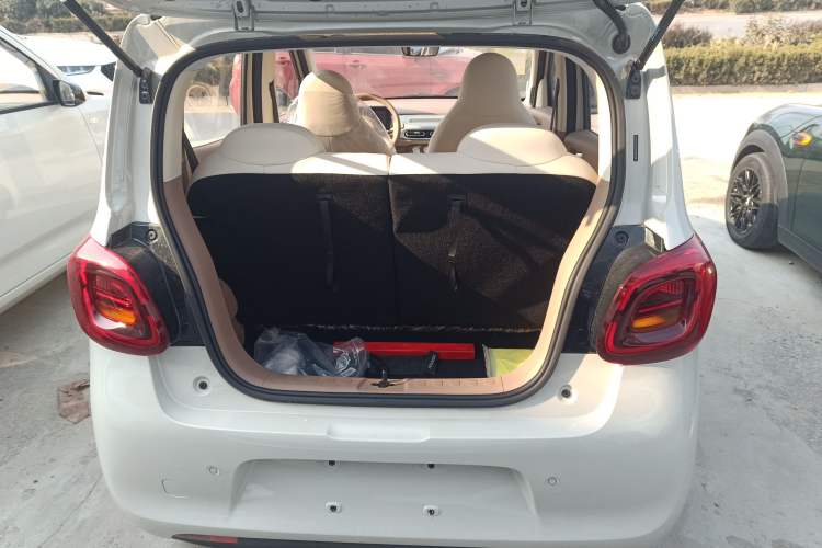 Used Wuling Hongguang MINIEV 2025 Four-Door Version Advanced Edition Trunk