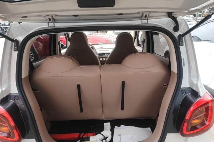 Used Wuling Hongguang MINIEV 2025 Four-Door Version Advanced Edition Trunk