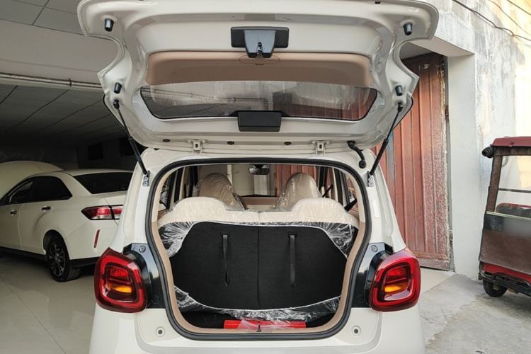 Used Wuling Hongguang MINIEV 2025 Four-Door Version Advanced Edition Trunk