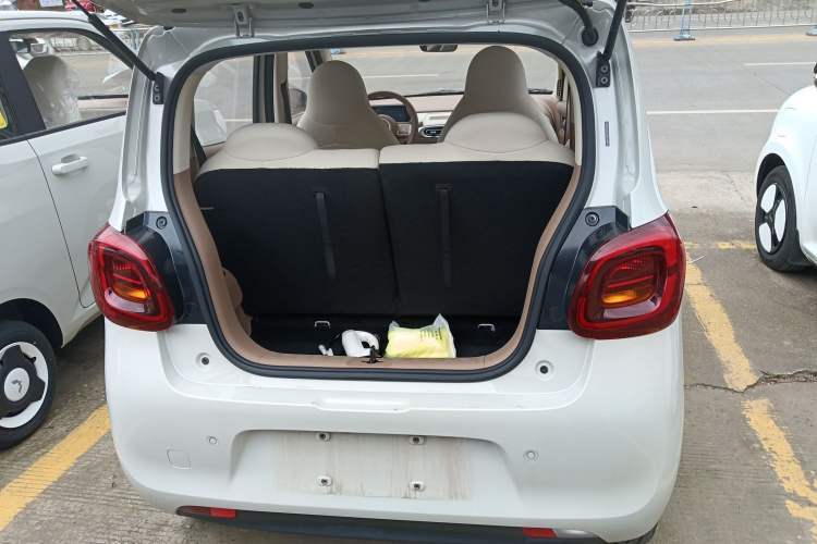 Used Wuling Hongguang MINIEV 2025 Four-Door Version Advanced Edition Trunk