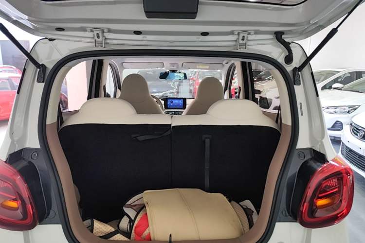 Used Wuling Hongguang MINIEV 2025 Four-Door Version Premium Edition Trunk