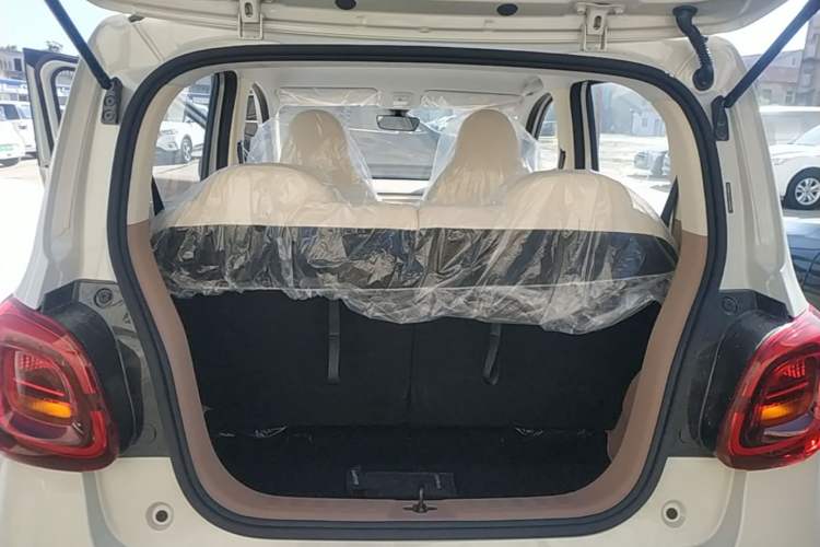 Used Wuling Hongguang MINIEV 2025 Four-Door Version Advanced Edition Trunk