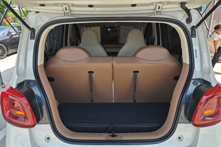 Used Wuling Hongguang MINIEV 2025 Four-Door Version Advanced Edition Trunk