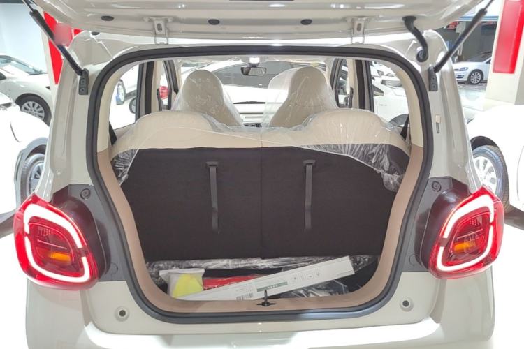 Used Wuling Hongguang MINIEV 2025 Four-Door Version Advanced Edition Trunk