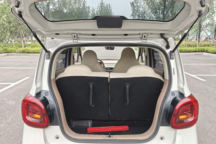 Used Wuling Hongguang MINIEV 2025 Four-Door Version Advanced Edition Trunk