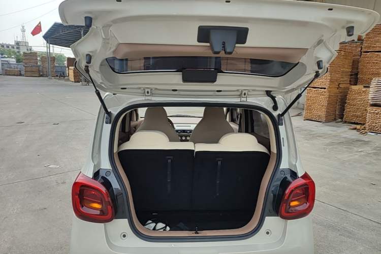 Used Wuling Hongguang MINIEV 2025 Four-Door Version Advanced Edition Trunk