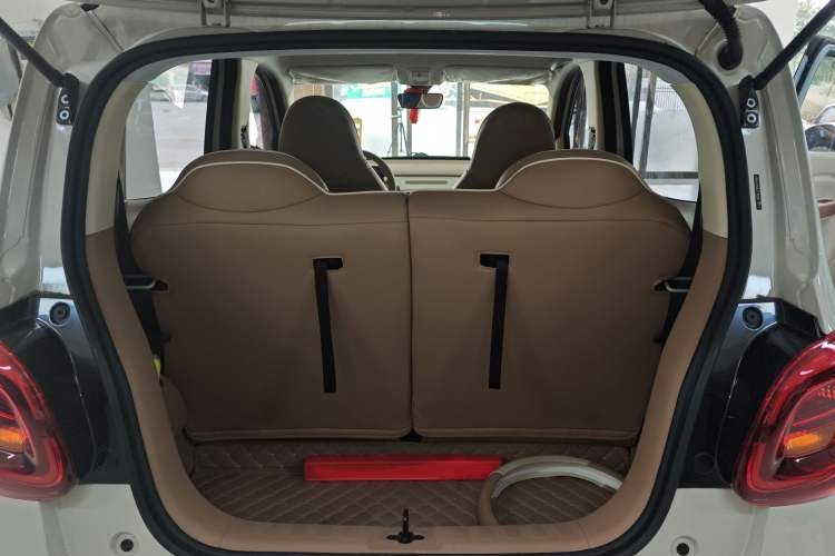 Used Wuling Hongguang MINIEV 2025 Four-Door Version Advanced Edition Trunk