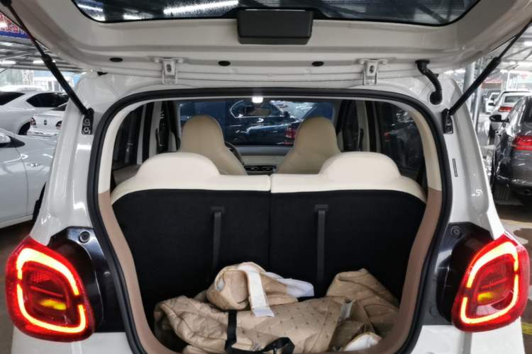 Used Wuling Hongguang MINIEV 2025 Four-Door Version Advanced Edition Trunk