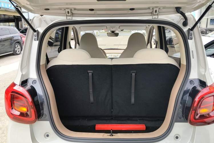 Used Wuling Hongguang MINIEV 2025 Four-Door Version Advanced Edition Trunk