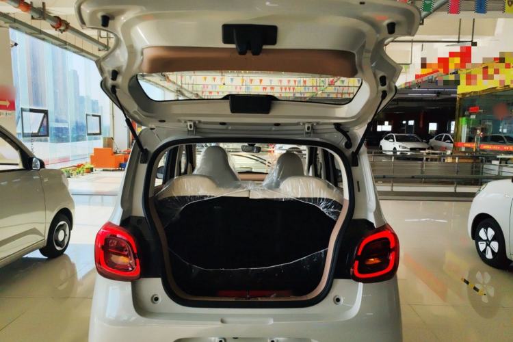 Used Wuling Hongguang MINIEV 2025 Four-Door Version Advanced Edition Trunk