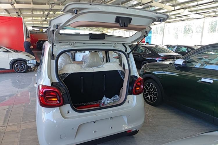 Used Wuling Hongguang MINIEV 2025 Four-Door Version Advanced Edition Trunk