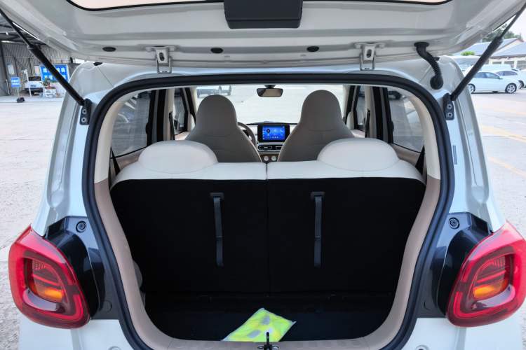 Used Wuling Hongguang MINIEV 2025 Four-Door Version Premium Edition Trunk