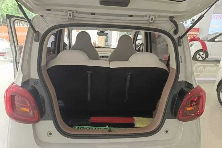 Used Wuling Hongguang MINIEV 2025 Four-Door Version Advanced Edition Trunk