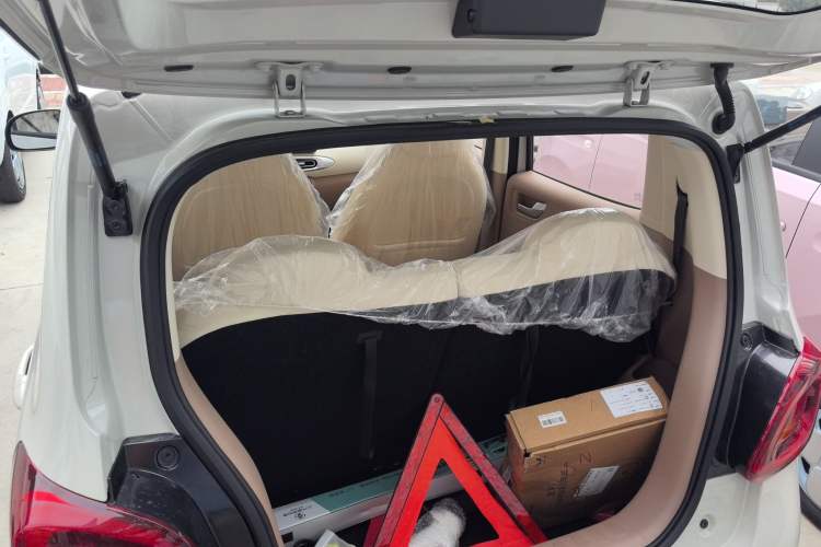 Used Wuling Hongguang MINIEV 2025 Four-Door Version Advanced Edition Trunk