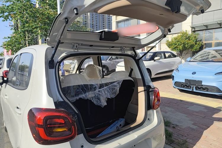 Used Wuling Hongguang MINIEV 2025 Four-Door Version Advanced Edition Trunk