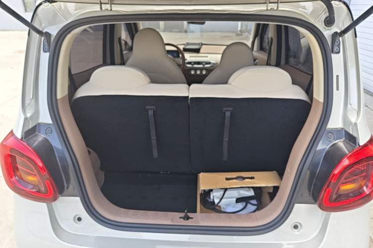 Used Wuling Hongguang MINIEV 2025 Four-Door Version Advanced Edition Trunk