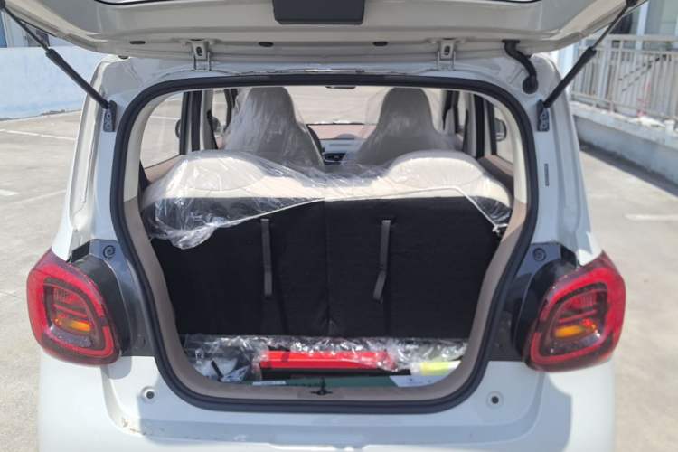 Used Wuling Hongguang MINIEV 2025 Four-Door Version Advanced Edition Trunk