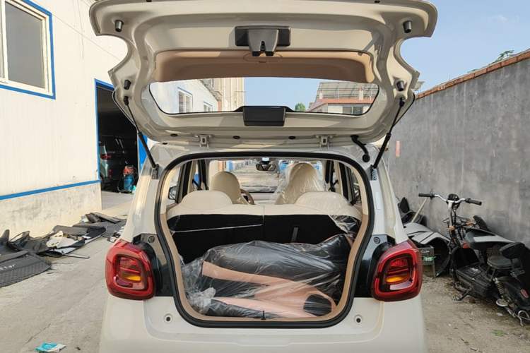 Used Wuling Hongguang MINIEV 2025 Four-Door Version Advanced Edition Trunk