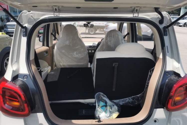 Used Wuling Hongguang MINIEV 2025 Four-Door Version Advanced Edition Trunk