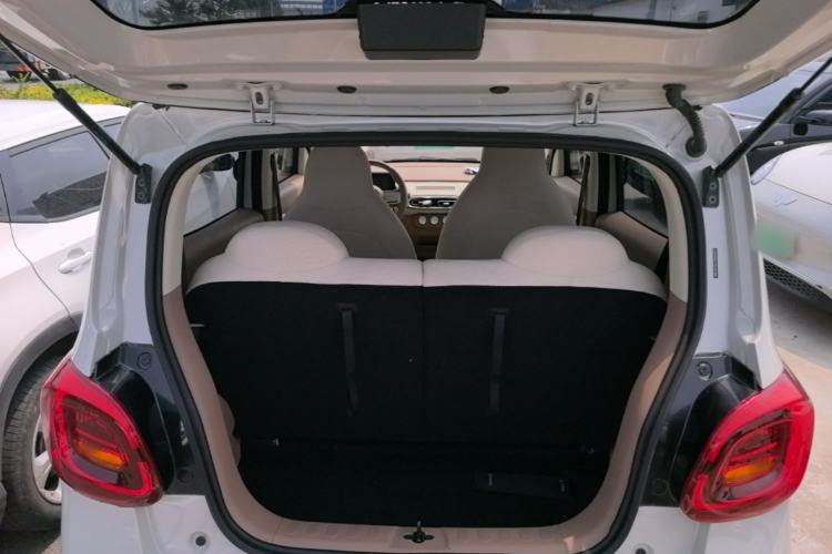 Used Wuling Hongguang MINIEV 2025 Four-Door Version Advanced Edition Trunk