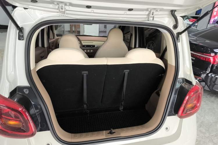 Used Wuling Hongguang MINIEV 2025 Four-Door Version Advanced Edition Trunk