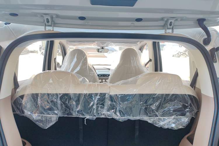 Used Wuling Hongguang MINIEV 2025 Four-Door Version Advanced Edition Trunk