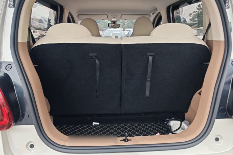 Used Wuling Hongguang MINIEV 2025 Four-Door Version Advanced Edition Trunk