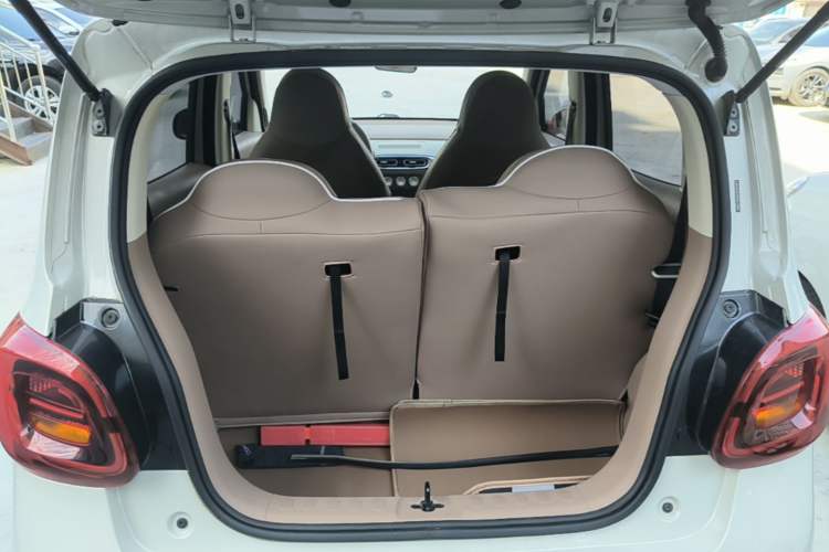 Used Wuling Hongguang MINIEV 2025 Four-Door Version Advanced Edition Trunk